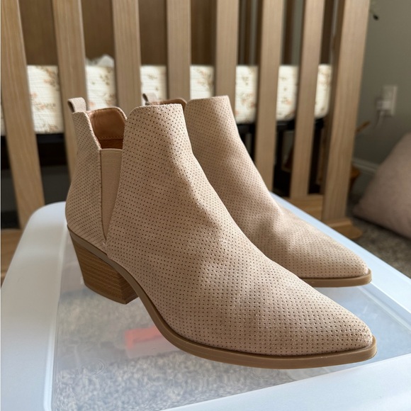 Universal Thread Beige Perforated Ankle Booties - Picture 1 of 6